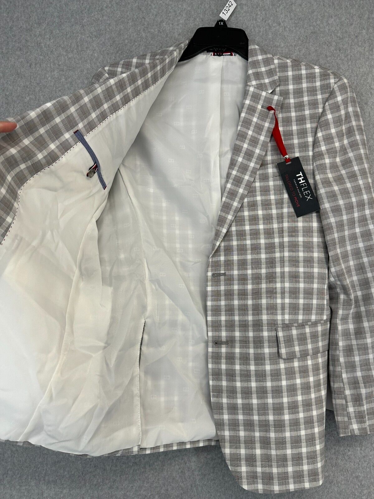 TOMMY HILFIGER Blazer Jacket Size 40L Tan Gray Plaid Modern Fit NWOT $295