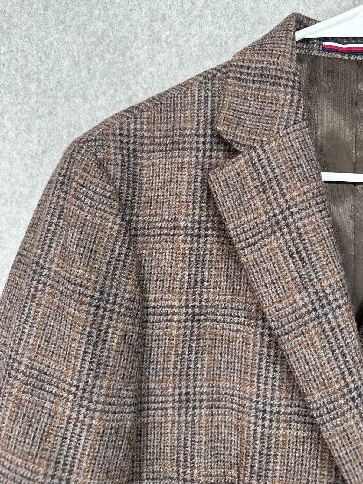 Tommy Hilfiger Sport Coat Mens Size 40S Brown Plaid 100% Wool Modern Fit NWT