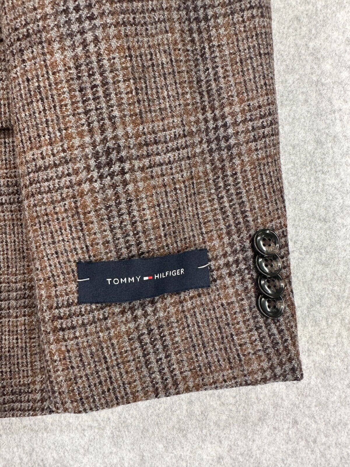 Tommy Hilfiger Sport Coat Mens Size 40S Brown Plaid 100% Wool Modern Fit NWT