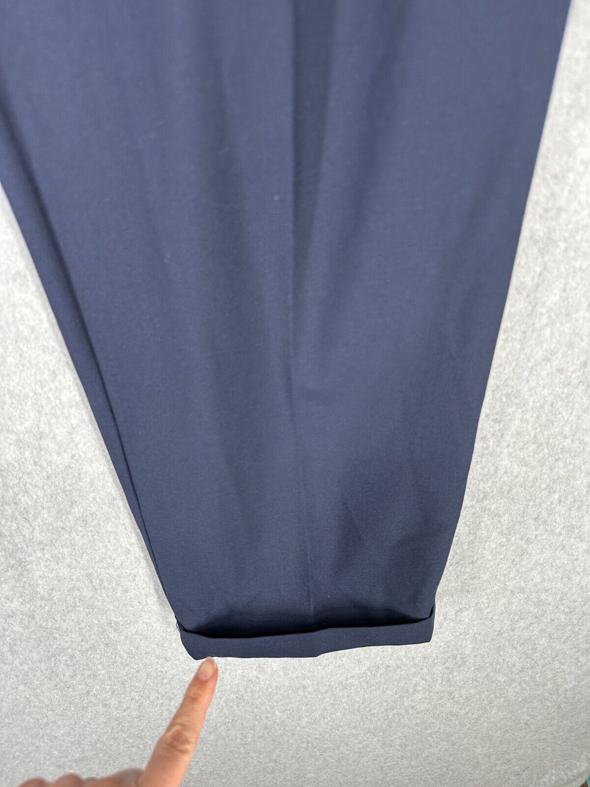 Michael Kors Dress Pants Mens Size 33x30 Navy Solid Pleated Cuffed Classic Fit