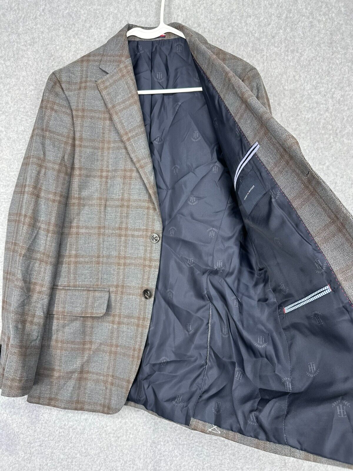 TOMMY HILFIGER Sport Coat Size 36R Gray Brown Plaid Modern Fit Jacket NWT $295